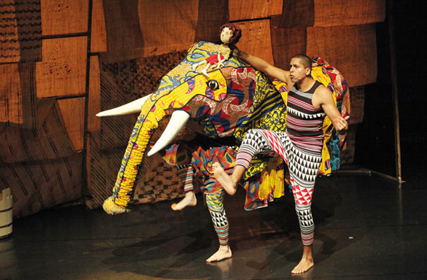 Juri Muri v Afriki leta 2014 v Plesnem teatru v Ljubljani 