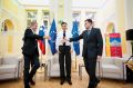 Foto tedna: Okrogla miza na temo sprave v organizaciji Škofijske gimnazije Šentvid, 70 let po koncu druge svetovne vojne. Moderator okrogle mize, predsednik republike Borut Pahor ter gosta, generalni sekretar Zveze borcev Mitja Klavora in predsednik Nove slovenske zaveze Peter Sušnik.
