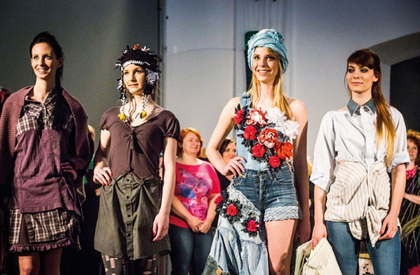 Rika, Sanja Veličkovič, Sabina Hameršak Zorec in Stanka Benčevič Vauda v svojih kreacijah, modna revija, Dominikanski samostan, Ptuj  