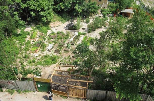 Onkraj gradbišča, julij 2011