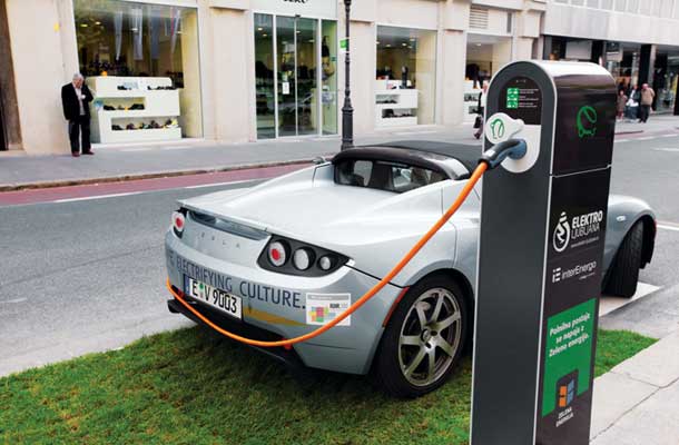 Električna vozila so v Sloveniji še vedno zelo redka, država bi rada z subvencioniranjem nakupa to spremenila