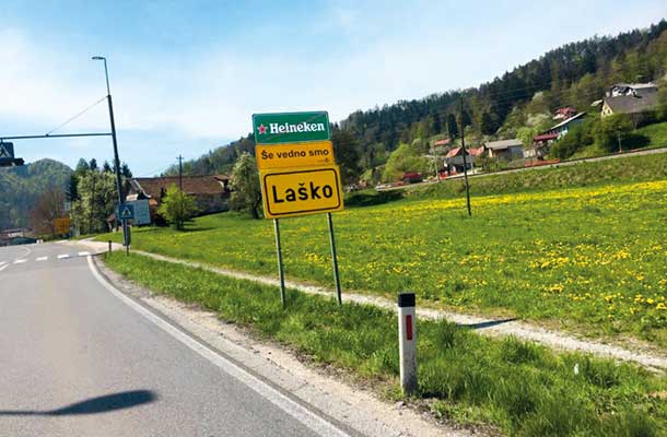 Prometni znak v času, ko je Heineken prevzel Pivovarno Laško …