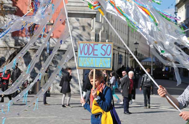 Protest proti privatizaciji vode v Ljubljani leta 2013 