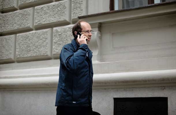 Minister Mramor se pri prodaji Telekoma še naprej sklicuje na znani sklep parlamenta o privatizaciji. Ga je prebral?