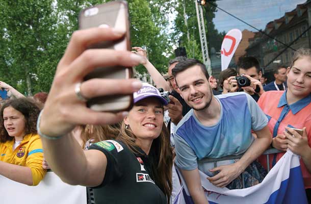 Dan šampionov, Smučarska zveza Slovenije, Kongresni trg, Ljubljana: Selfi Tina Maze