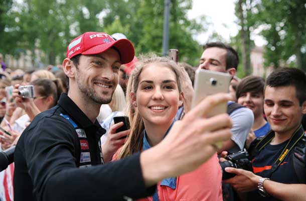 Dan šampionov, Smučarska zveza Slovenije, Kongresni trg, Ljubljana: Selfi Jakov Fak