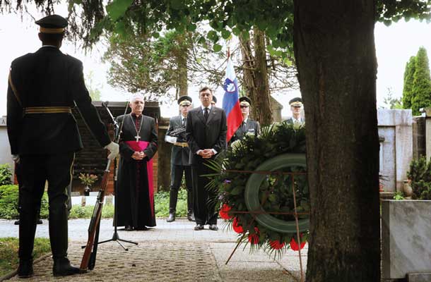Predsednik Borut Pahor in nadškof Stanislav Zore ob Lipi sprave