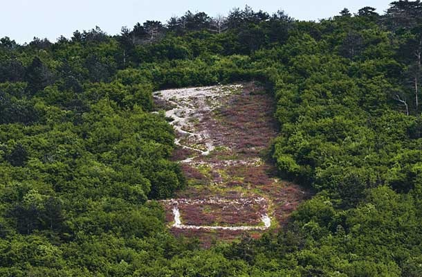Kamniti napis pred in po obisku Italijanov