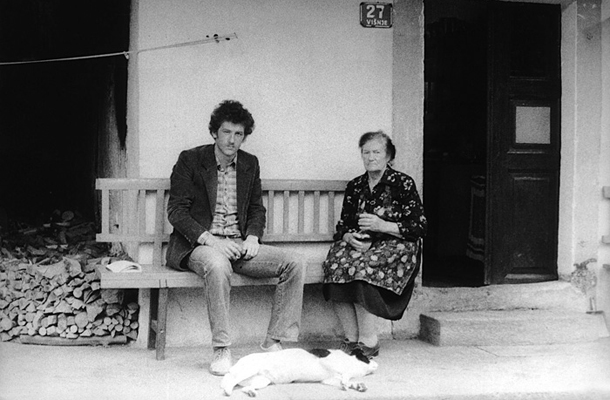 V Kriznem obdobju (1981) Francija Slaka  je apatičnega, depresivnega, demotiviranega študenta odigral poznejši poslanec Roberto Battelli (levo)
