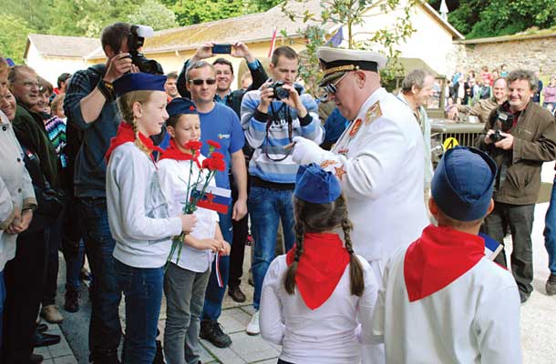Tito in pionirji, dvorec Bukovje, Maršal je Ivo Godnič, Dravograd