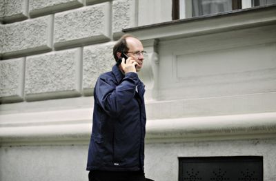 Finančni minister Dušan Mramor tudi uporablja Telekomovo infrastrukturo. In priznava, da Telekom zaradi verodostojnosti prodajamo špekulativnemu lastniku. 