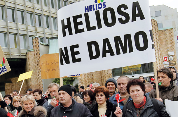 Leta 2011 so delavci Heliosa protestirali proti prodaji podjetja. Obljubili so jim, da jih ne bodo odpuščali. Koliko časa bodo še držali obljubo? 