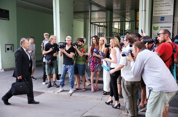 Visoke pete slovenskega novinarstva na dan, ko je Slovenski državni holding odločal o ponudbi Cinvena za nakup Telekoma