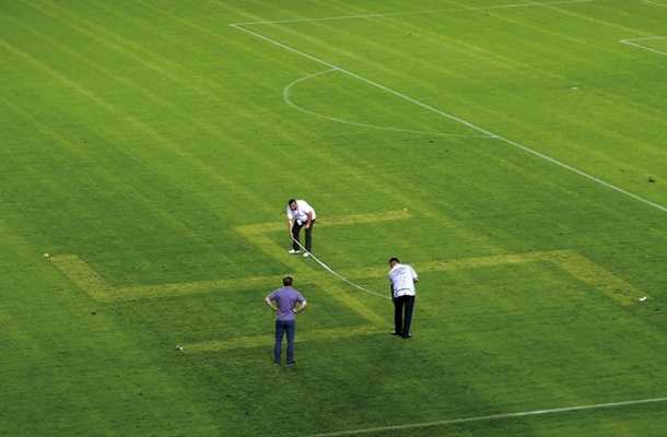 Kljukasti križ na splitskem stadionu med tekmo Hrvaška: Italija, 12. junija 2015