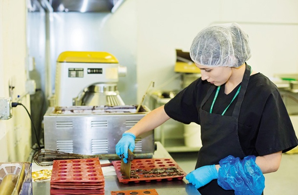 Izdelava posebne, s THC obogatene čokolade denverskega podjetja Dixie Elixirs