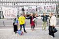 Protest pred državnim zborom, kjer je potekala slavnostna seja ob dnevu državnosti
