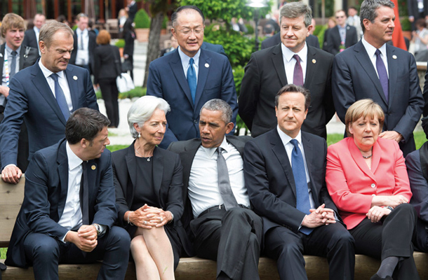 Medtem ko se svetovni voditelji, na fotografiji med »neformalnim« delom srečanja G7 nedavno v nemškem Garmisch-Partenkirchenu, pogovarjajo, kako podpreti svetovno gospodarsko rast, pa je vedno več opozoril, da je svet na pragu nove finančne krize