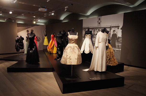 Kolekcija večernih oblek italijanske visoke mode 