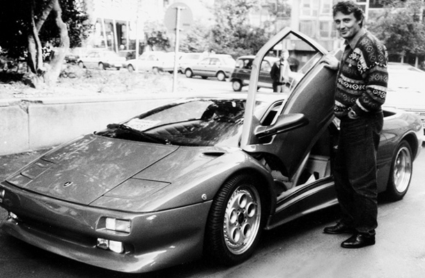 Roman Leljak in njegov lamborghini diabolo leta 1993, ko so na cestah prevladovale »stoenke« in »katrce« 