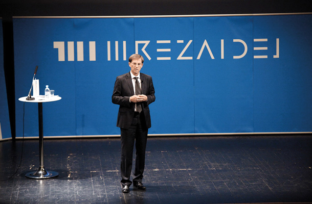 Sedanji premier Miro Cerar je bil leta 2013, ko je bil še profesor na pravni fakulteti, govornik na Akademiji aktivnega državljanstva in podjetništva, ki jo organizira Mreža idej. Takrat je Cerar povedal, da mu je organizacija všeč, ker je lahko nosilec »neke druge prihodnosti«.