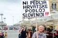 »Niti ped Hrvaške podli Sloveniji!« Spontana vstaja hrvaškega državljana na Reki ta teden.