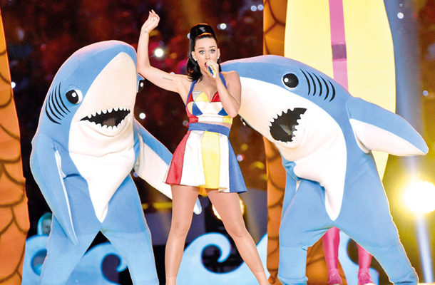 Katy Perry na letošnjem Super Bowlu: med njenim nastopom je število gledalcev že tako najbolj gledanega ameriška televizijskega prenosa naraslo še za nekaj milijonov.