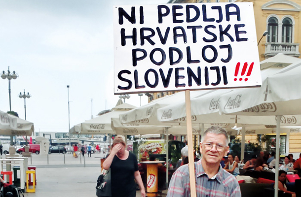 »Niti ped Hrvaške podli Sloveniji!« Spontana vstaja hrvaškega državljana na Reki ta teden. 