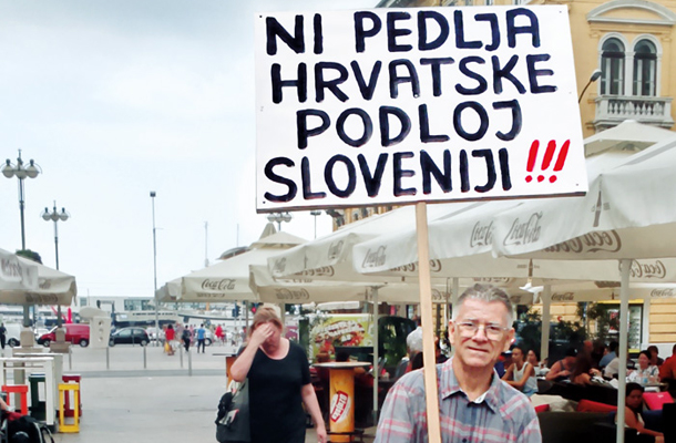 »Niti ped Hrvaške podli Sloveniji!« Spontana vstaja hrvaškega državljana na Reki ta teden.