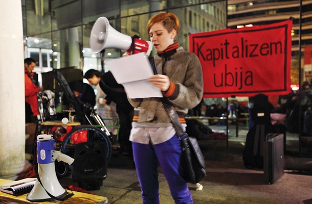 Česa se elite najbolj bojijo? »Obveščenega, angažiranega, združenega, povezanega svetovnega prebivalstva.«