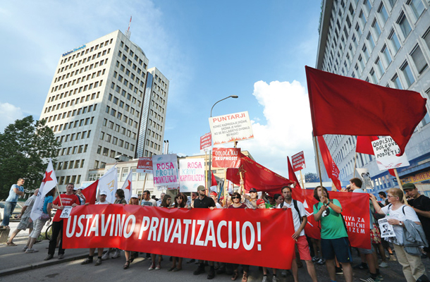 Eden izmed letošnjih protestov zoper prodajo državnega premoženja 