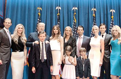 Družina Donalda Trumpa na dan razglasitve njegove nominacije. Desno od Trumpa stoji Sevničanka, Slovenka, Trumpova žena Melania.