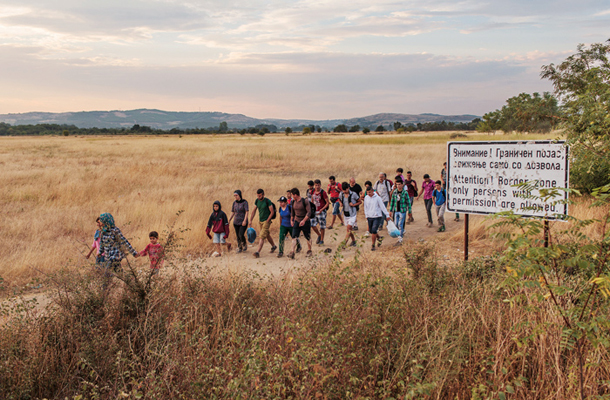Begunci med prečkanjem grško-makedonske meje 