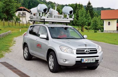 Ko so Googlovi avtomobili snemali slovenski »Street View«, so Slovenci to razumeli kot priznanje, kot Googlovo všečkanje. 