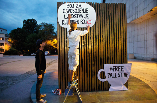 Foto tedna: Protest proti nastopu Izraelskega filharmoničnega orkestra, ploščad pred Cankarjevim domom, Ljubljana 