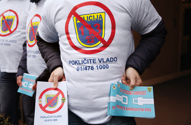 Policisti sporočajo, naj se ne obračamo več nanje, ampak naj pokličemo kar vlado