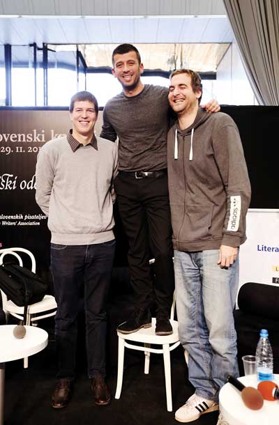 Goran Vojnović, Dino Bauk (nagrajenec za najboljši literarni prvenec) in Anže Tomić, Literatura opoldne, 31. slovenski knjižni sejem, Cankarjev dom, Ljubljana
