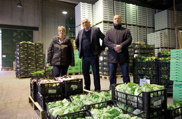 Vodja proizvodnje Patricija Pirnat, direktor Robert Fakin in vodja komerciale Nikola Šavle v skladišču zadruge Agraria 