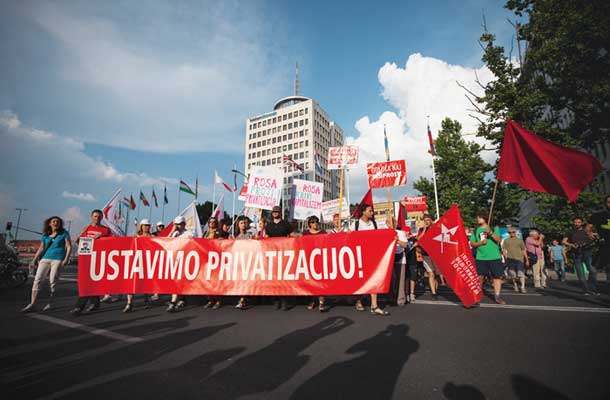 Začasni uspeh: Nasprotniki prodaje Telekoma na protestu junija 2015