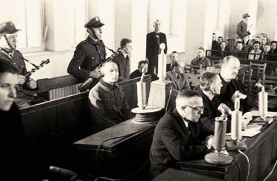 Sojenju Rudolfu Hoessu, poveljniku taborišča, leta 1947 v Varšavi