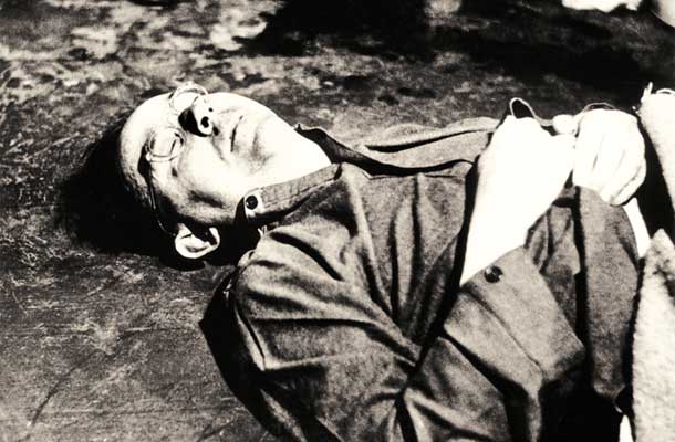 Telo Heinricha Himmlerja potem, ko je storil samomor v britanskem ujetništvu 23. maja 1945