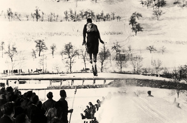 Tekma v smučarskih skokih v Cerknem januarja 1945