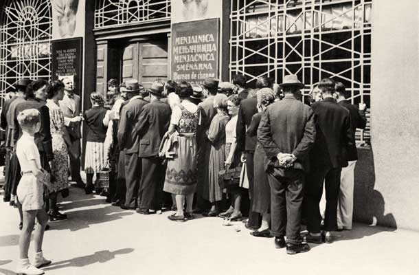 Zamenjava jugoslovanskih dinarjev za italijanske lire v Ljubljani 27. junija 1941