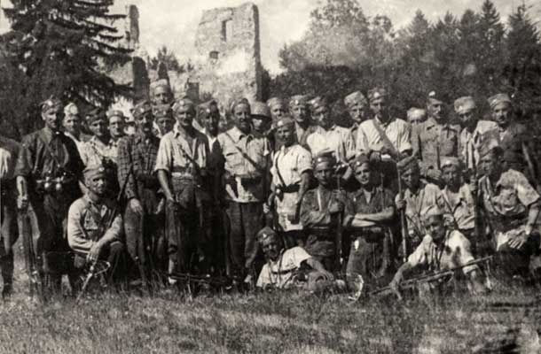 Skupina četnikov majorja Karla Novaka julija 1943 / Foto: Arhiv MNZS