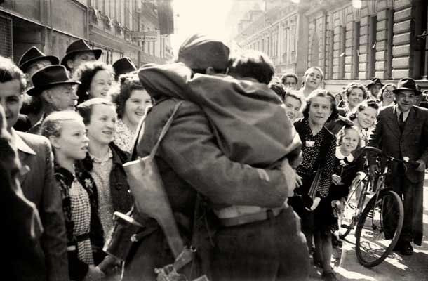 Radost v osvobojeni Ljubljani po štirih letih okupacije