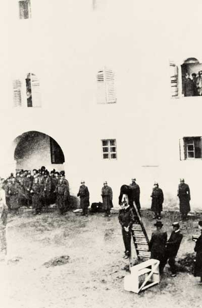 Obešanje obsojencev na dvorišču gradu v Murski Soboti. 31. oktober 1941