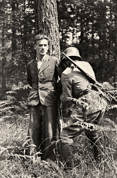Ustrelitev Franca Seška 22.8.1941 pri Smledniku. Ustreljen je bil v povračilo za partizanski napad na avtomobil nemškega župana Lazarinija. 