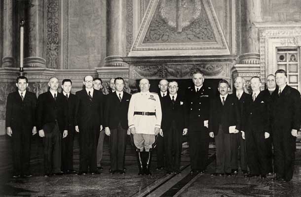 Delegacija konzulte na sprejemu pri Mussoliniju v Rimu, 8.junija 1941 / Foto: Arhiv MNZS