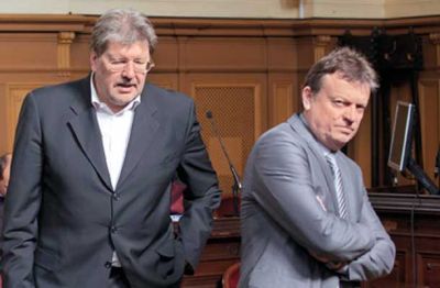 Nekdanja tajkuna Igor Bavčar in Boško Šrot na sodišču, ki po mnenju odvetnikov neustavno posega v njuno svobodo gospodarske pobude