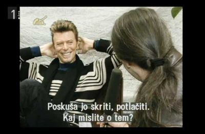 Odlično razpoložena David Bowie in Marcel Štefančič, jr. med intervjujem za televizijsko oddajo Studio City tik pred koncertom v Ljubljani