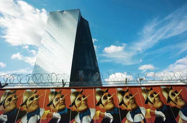  Sedež evropske centralne banke v Frankfurtu 